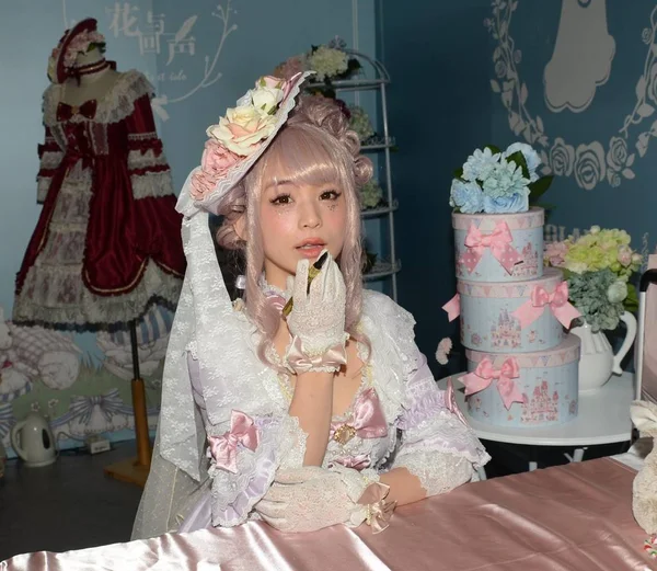 Japanska Modellen Midori Fukasawa Sköter Fläkt Möteshändelse Shanghai Kina December — Stockfoto