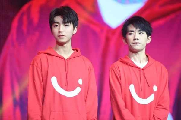 Karry Wang Wang Junkai Izquierda Jackson Yee Yangqianxi Del Grupo — Foto de Stock