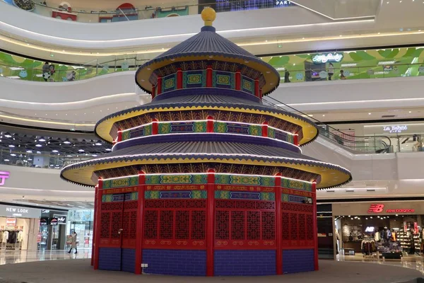 Metrowy Repliki Temple Heaven Jest Wyświetlaczu Centrum Handlowym Chengdu Miasta — Zdjęcie stockowe