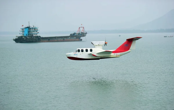 Wing Ground Effekt Fordon Xiangzhou Lyfter Från Sanya Yazhou Bay — Stockfoto