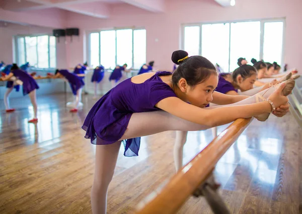 Des Filles Chinoises Assistent Cours Danse Pendant Les Vacances Hiver — Photo