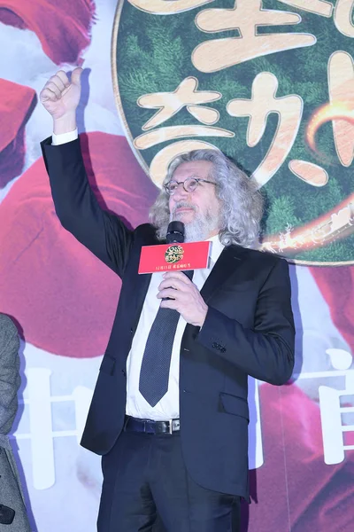 法国演员兼导演阿兰 查巴特出席2017年12月11日在中国北京举行的新片 圣诞老人与词 首映式 — 图库照片