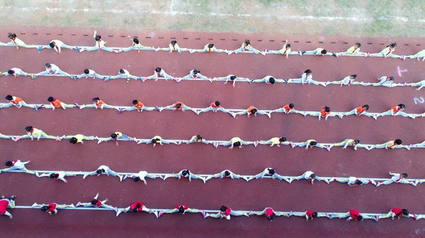 Seis Grupos Estudantes Fazem Divisões Para Unirem Forma Cordas Uma — Fotografia de Stock