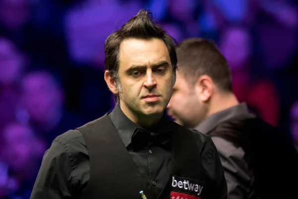 Ronnie Sullivan Anglii Uważa Strzał Stephen Maguire Szkocji Półfinale Meczu — Zdjęcie stockowe