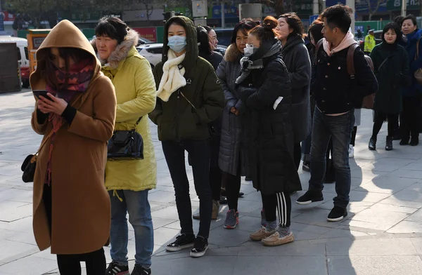 Chinese Customers Wait Hour Queue Winter Cold Buy Luxuries Due — Stock Photo, Image