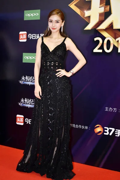 2017 2017 Toutiao 年間表彰式 北京でのレッド カーペットに到着した香港女優アンジェラベイビー — ストック写真