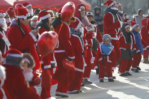 Teilnehmer Als Weihnachtsmänner Verkleidet Nehmen Weihnachtsmann Lauf 2017 Für Das — Stockfoto