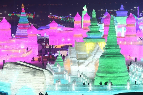 Turisták Nézni Megvilágított Jégszobrok Harbin Jég Világ Egy 800 000 — Stock Fotó