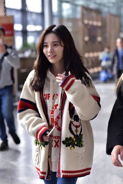 中国の歌手および女優朱景逸 中国の女の子グループ Snh48 の元メンバー 2018 上海の上海虹橋国際空港の写真です — ストック写真