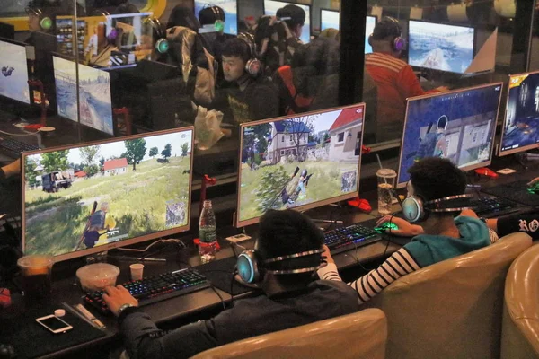 Молоді Китайські Гравці Змагаються Матчі Battlegrounds Відео Ігри Playerunknown Pubg — стокове фото