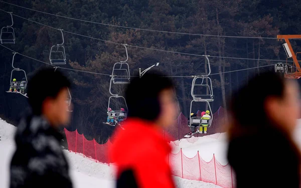 Studenten Der Nordostuniversität Nehmen Einem Skikurs Skigebiet Baiqingzhai Der Stadt — Stockfoto