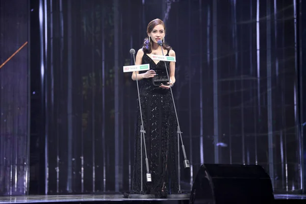 Hong Kong Actress Angelababy Attends 2017 Toutiao Annual Awards Ceremony — Stock Photo, Image