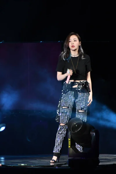 Die Chinesische Sängerin Jane Zhang Oder Zhang Liangying Tritt Bei — Stockfoto