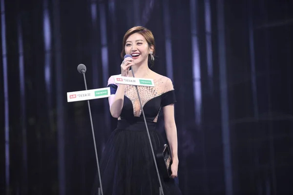 Chinese Actress Jing Tian Attends 2017 Toutiao Annual Awards Ceremony — Stock Photo, Image