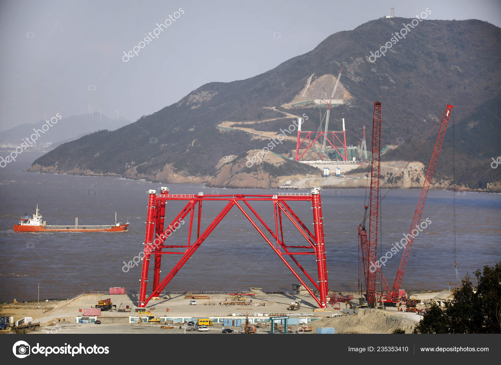 380 Metre Tall Electricity Pylon Carry Power Cables Zhoushan's Jintang