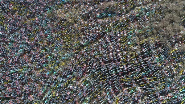 Milhares Bicicletas Abandonadas Serviços Compartilhamento Bicicletas São Empilhadas Parque Infantil — Fotografia de Stock