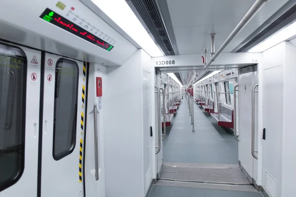 Çin Uzun Metro Treninin Guangzhou Şehrindeki Numaralı Metro Hattı Nın — Stok fotoğraf