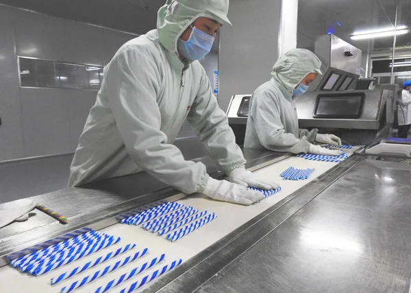 Chińskich Pracowników Zrobić Słodycze Wywozu Fabryce Cukierków Mieście Lianyungang Wschodnia — Zdjęcie stockowe
