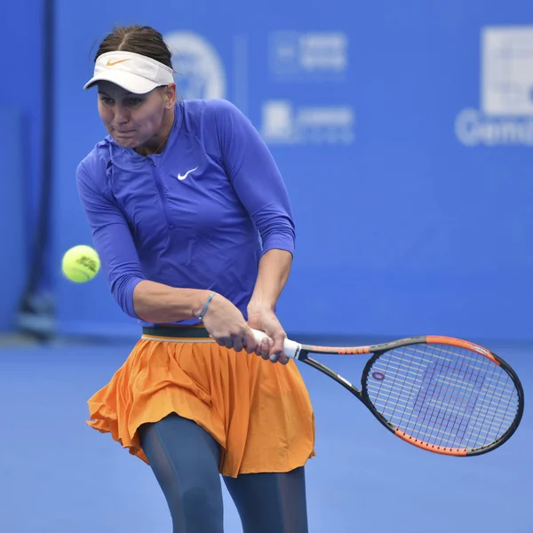 Veronika Kudermetova Russia Returns Shot Vera Zvonareva Russia Quarter Final — Stock Photo, Image