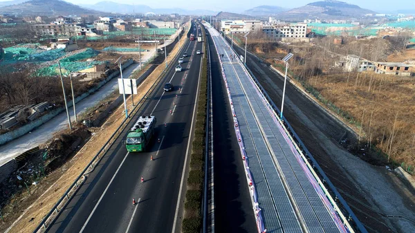 Nan 동쪽으로 중국의 2017에에서 세계의 태양광 고속도로에 패널의 — 스톡 사진