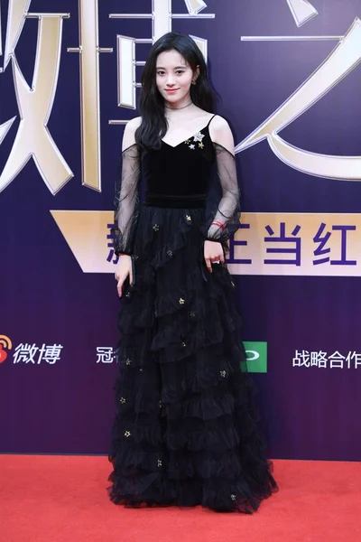 中国の歌手および女優朱景逸 中国の女の子グループ Snh48 の元メンバー ポーズ 2017 Weibo 授賞式北京 2018 日のレッド — ストック写真