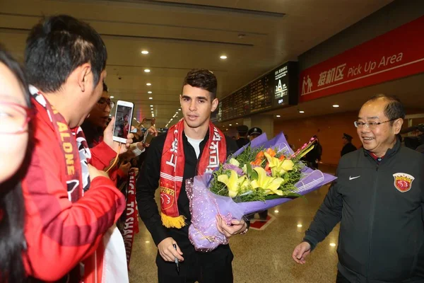 Brazilský Fotbalista Oscar Střed Obrázku Příletu Mezinárodní Letiště Shanghai Pudong — Stock fotografie