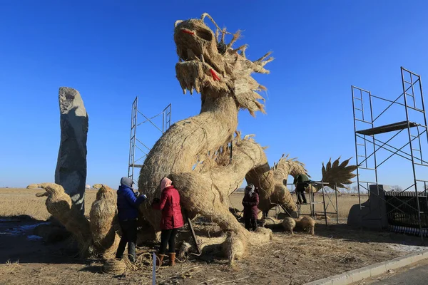 Çinli Işçiler Çin Kuzeydoğusundaki Heilongjiang Eyaletinin Qiqihar Kentindeki Zhalong Doğa — Stok fotoğraf