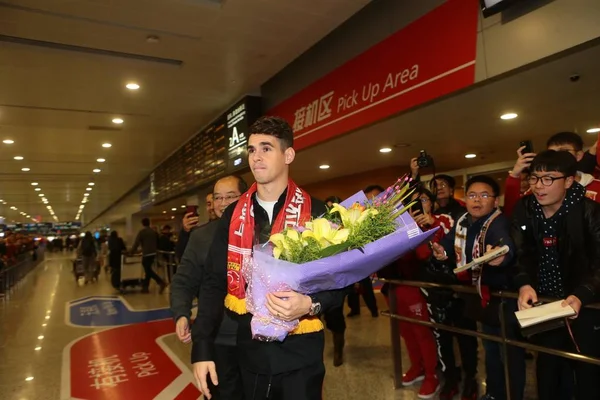 Brazilský Fotbalista Oscar Obrázku Příletu Mezinárodní Letiště Shanghai Pudong Šanghaji — Stock fotografie