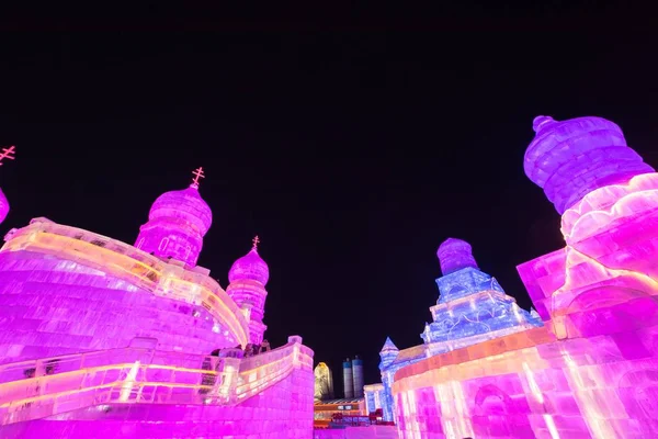 Una Vista Nocturna Esculturas Hielo Iluminadas Exhibición Durante 19º Harbin — Foto de Stock