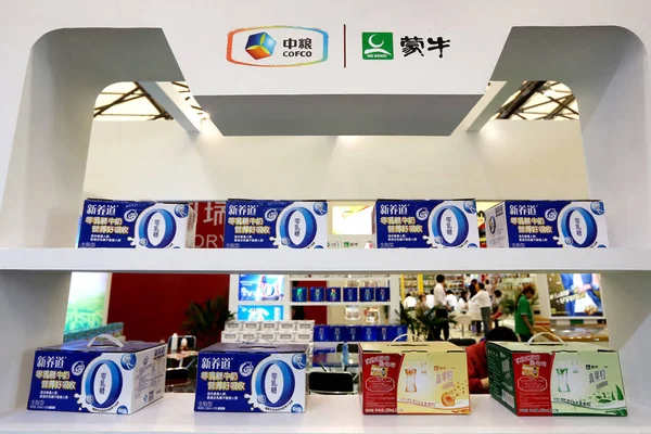 Stand Van Cofco China National Granen Oliën Voedingsmiddelen Corporation Mengniu — Stockfoto