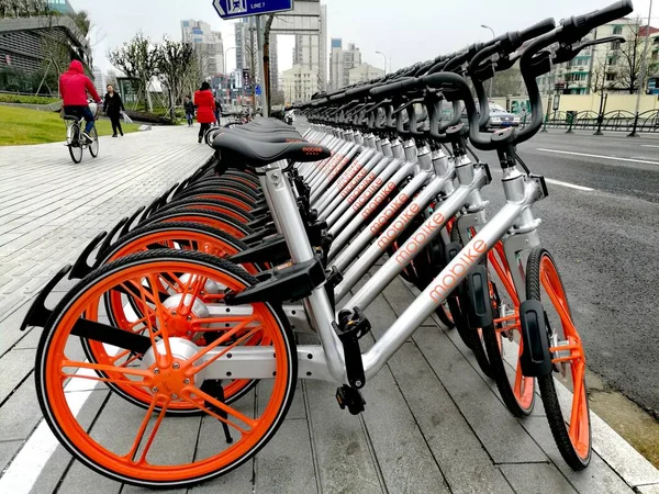 Bicicletas Del Servicio Préstamo Bicicletas Mobike Ven Una Carretera Shanghai — Foto de Stock
