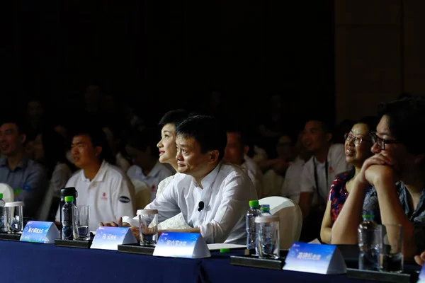 Jack Yun Merkezi Alibaba Grubu Yönetim Kurulu Başkanı Dinler Için — Stok fotoğraf