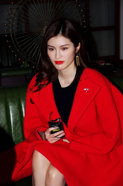 Model Cina Sui Menerima Wawancara Setelah Acara Promosi Kota Wuhan — Stok Foto