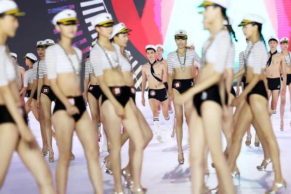 Участники Принимают Участие Финальном Конкурсе Китайской Моды Городе Дунфан Провинция — стоковое фото