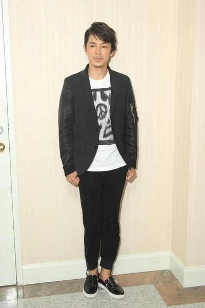 Japansk Skuespiller Sanger Naohito Fujiki Afbilledet Han Ankommer Til Hong - Stock-foto