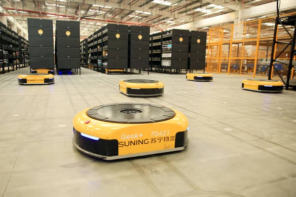 Agv Automated Guided Vehicle Robots Die Verantwoordelijk Zijn Voor Het — Stockfoto