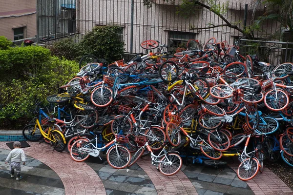 Biciclette Rotte Servizi Cinesi Bike Sharing Mobike Arancione Ofo Giallo — Foto Stock