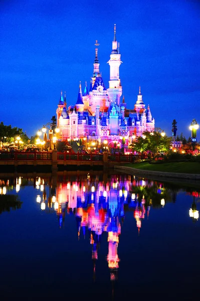 Arkiv Nattvy Över Det Upplysta Disney Slottet Shanghai Disneyland Shanghai — Stockfoto