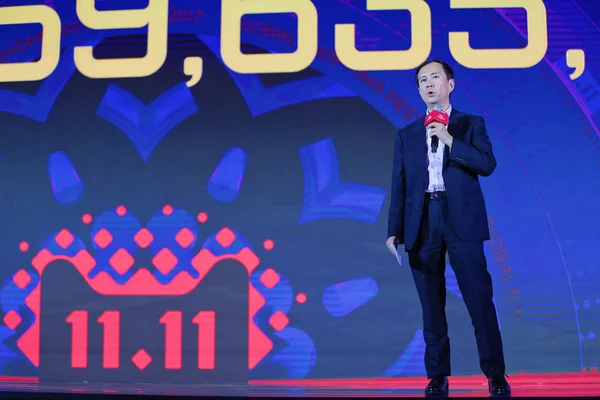 Zhang Yong Ceo Alibaba Group Discurso Frente Una Pantalla Electrónica — Foto de Stock