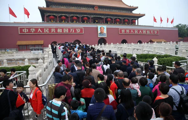 File Touristes File Attente Pour Visiter Tian Anmen Rostrum Pendant — Photo