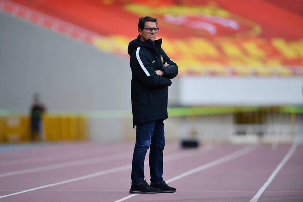 Cheftrainer Fabio Capello Von Jiangsu Suning Beobachtet Seine Spieler Ihrem — Stockfoto