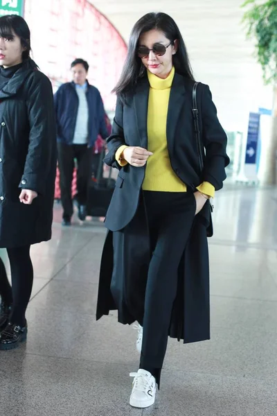 Die Chinesische Schauspielerin Bingbing Auf Dem Internationalen Flughafen Der Hauptstadt — Stockfoto