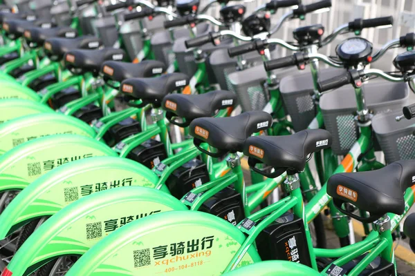 Eclectic Bicycles Chinese Bike Sharing Service Xiangqi Chuxing Lined Street — Stock Photo, Image