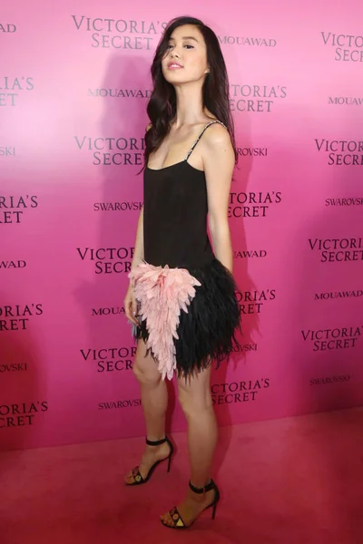 Victoria Secret Angel Und Das Chinesische Model Chen Besuchen Die — Stockfoto