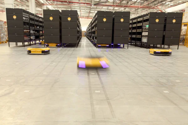 Agv Automated Guided Vehicle Robots Die Verantwoordelijk Zijn Voor Het — Stockfoto