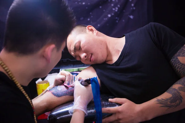 Tatuering Konstnär Bläck Design Dermis Lagret Huden Kund Changchun City — Stockfoto