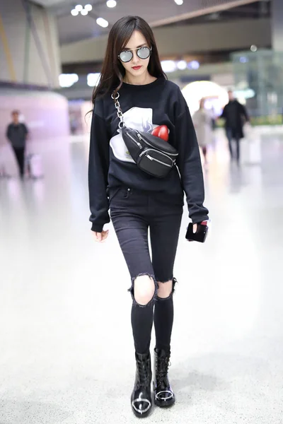 Κινέζα Ηθοποιός Tiffany Tang Tang Yan Απεικονίζεται Στο Διεθνές Αεροδρόμιο — Φωτογραφία Αρχείου