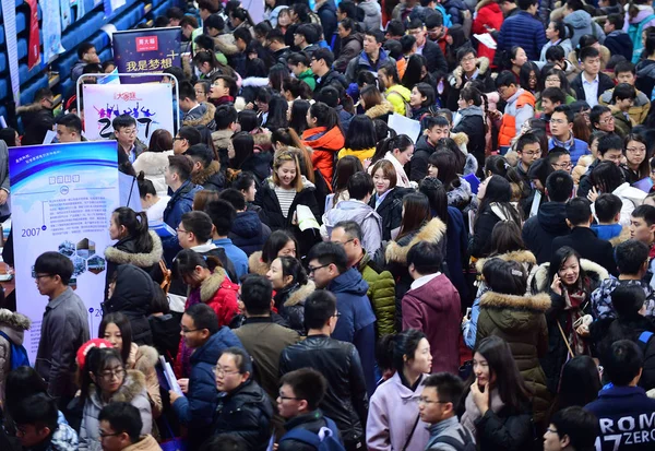 File Chinese Students Crowd Booths Seek Employments Job Fair Northeastern — Stock Photo, Image