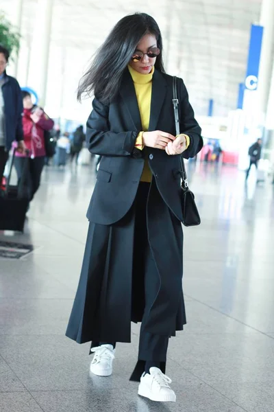 Die Chinesische Schauspielerin Bingbing Auf Dem Internationalen Flughafen Der Hauptstadt — Stockfoto