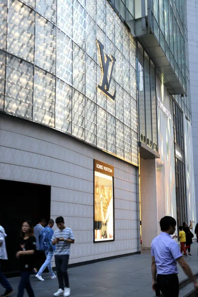 FILE--Pedestrians walk past a Louis Vuitton (LV) boutique of LVMH Moet  Hennessy Louis Vuitton SA in Hong Kong, China, 20 July 2015. LVMH Moet He  Stock Photo - Alamy
